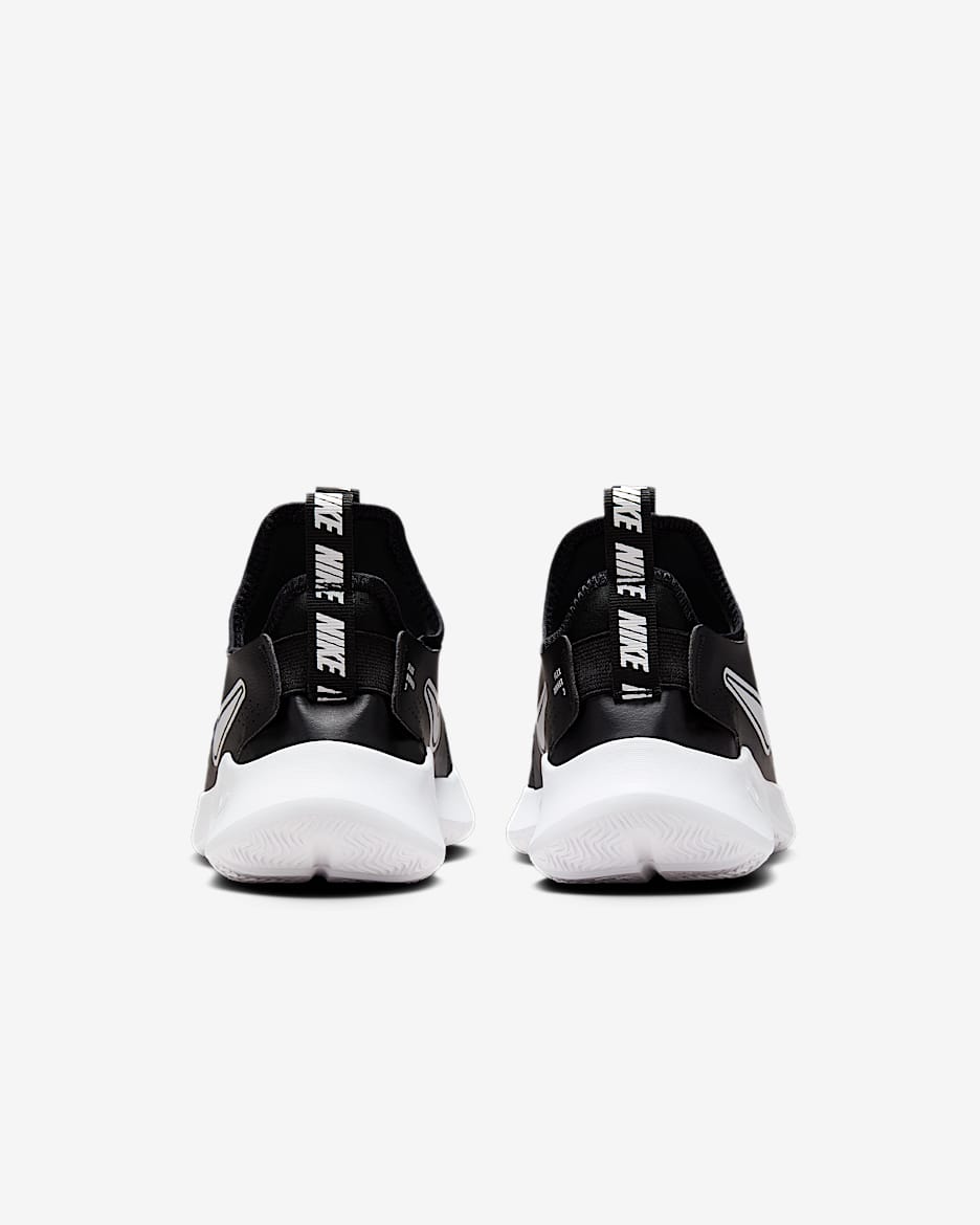 Nike flex runner black and white shop